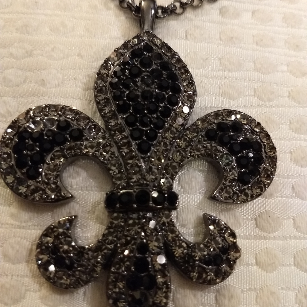 Beautiful Black Rhinestone Necklace - Picture 2 of 2